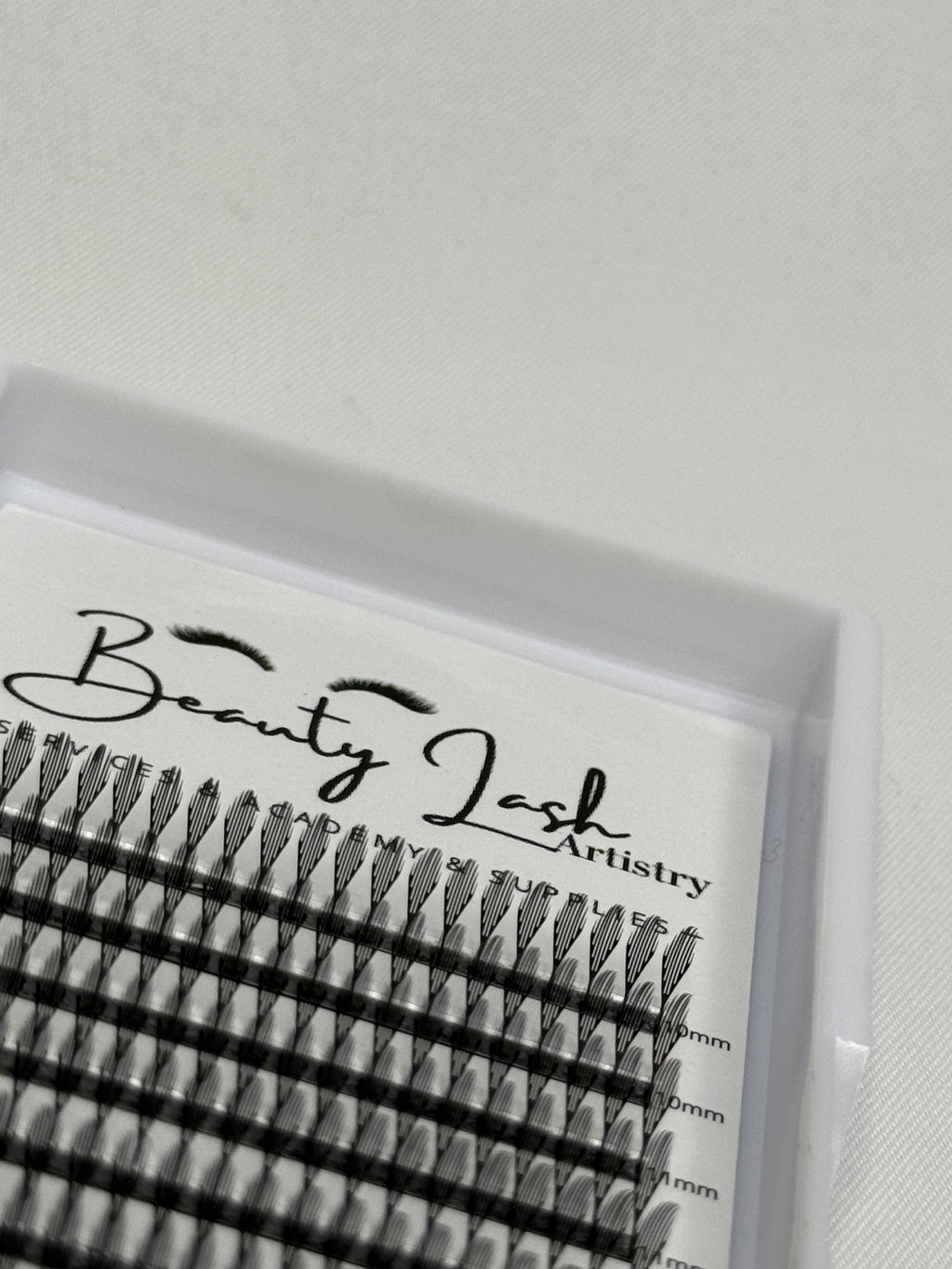 Comic Lashes Mix Length
