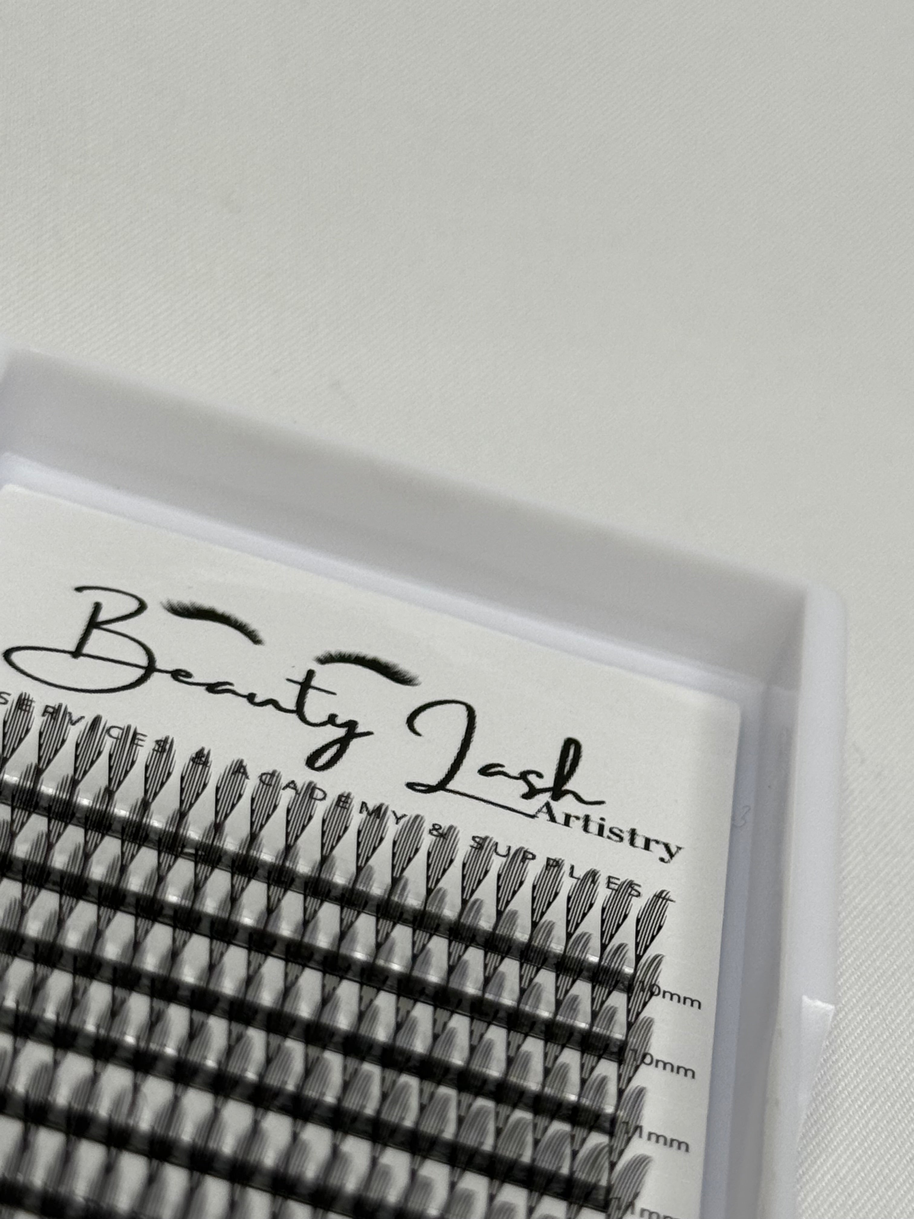 Comic Lashes Mix Length