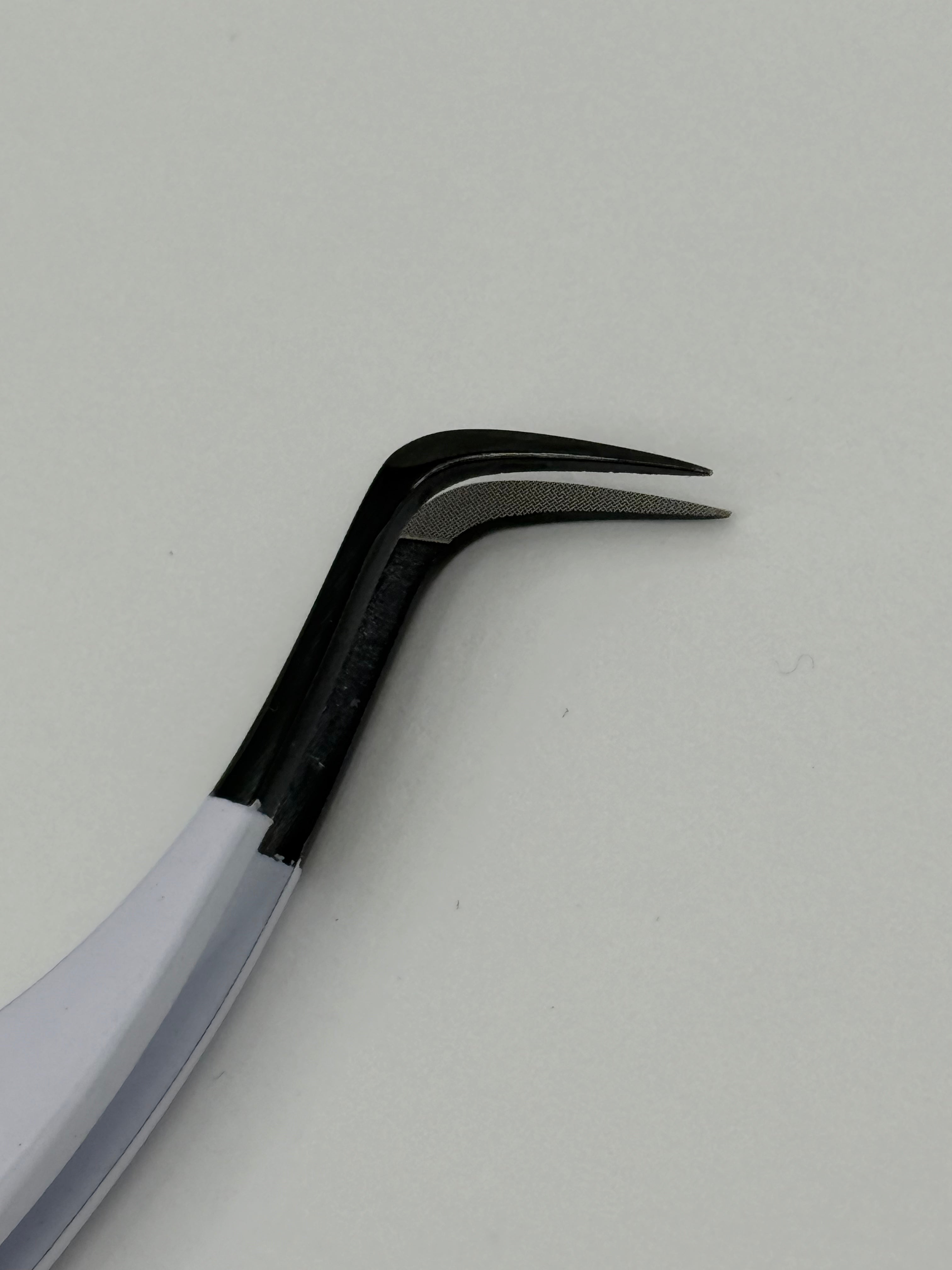 C-Curved Tweezer